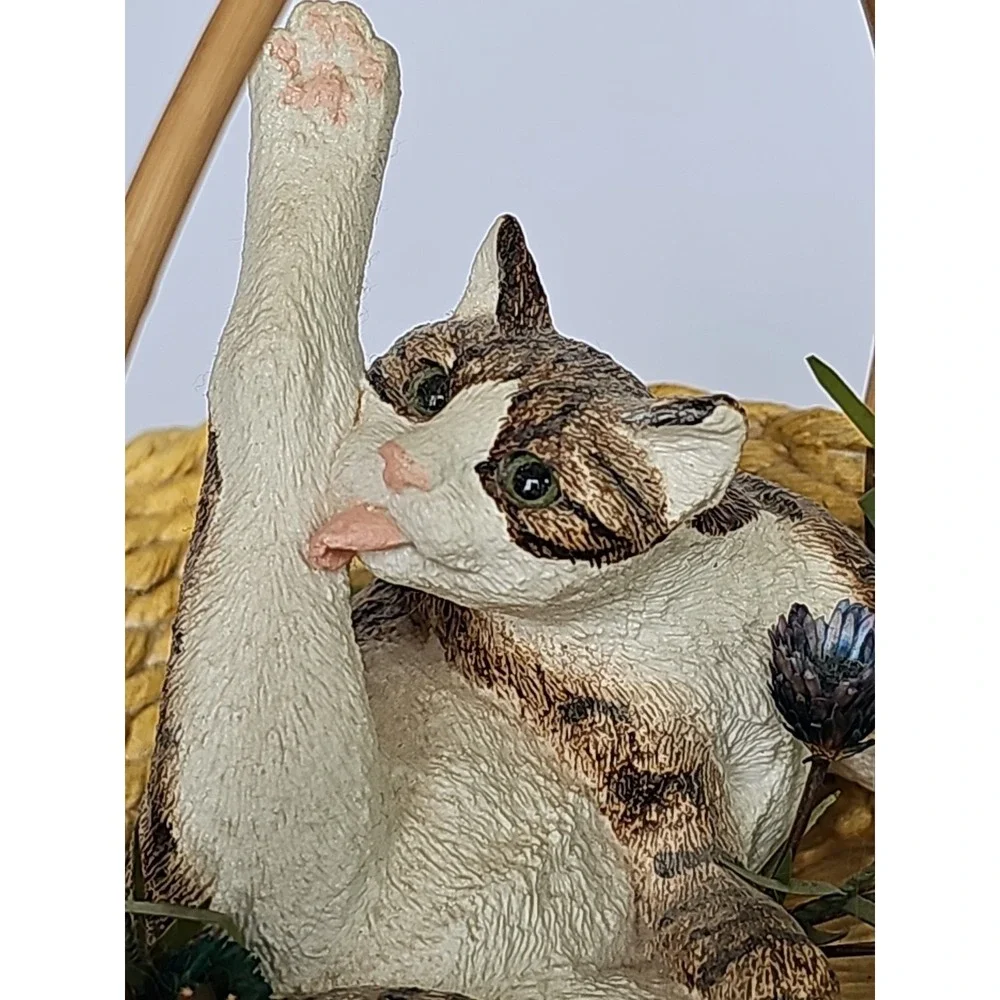 Purrfect Pet Cat Figurine Realistic Marty Sculpture The‎ Primping Place - M1023